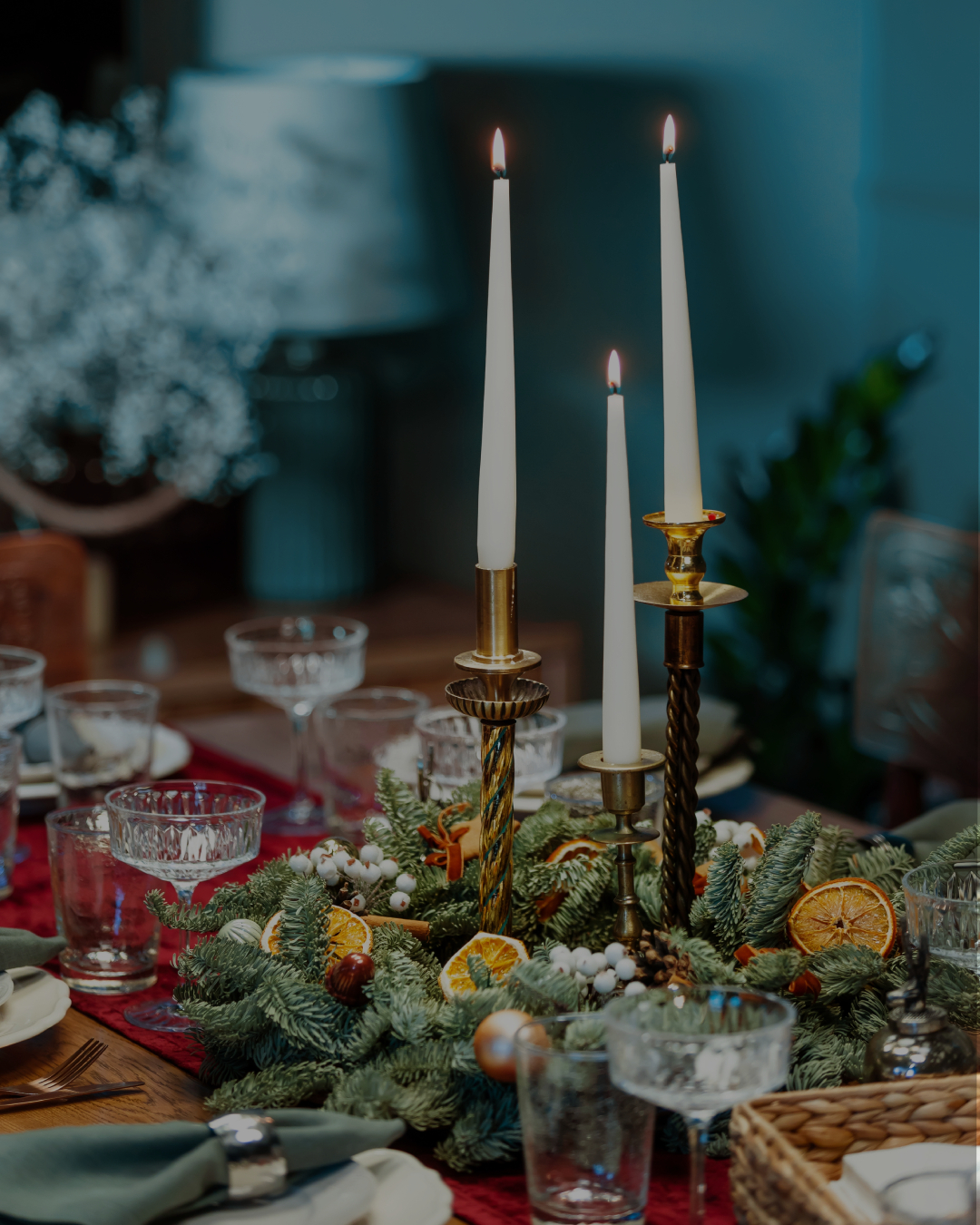 Mesa con decoración navideña